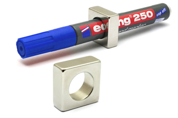 Porte-stylos magnétique, 25 x 25 x 10 mm, trou de 16 mm de diamètre, nickelé